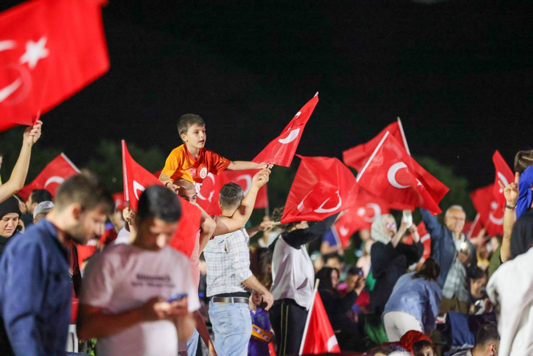 Konyalılar, milli maçı kentin sembol mekanında izledi 4
